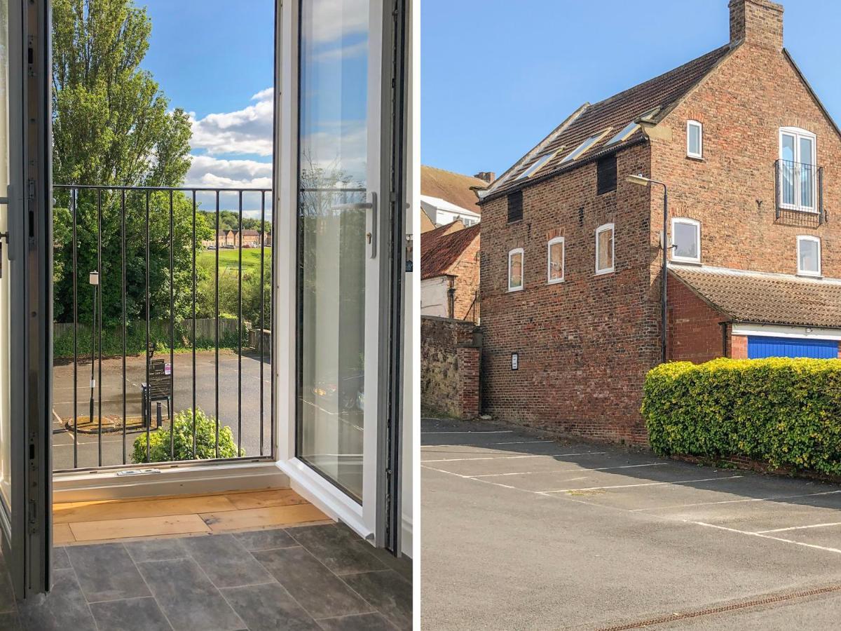 2 Rodgers Mews Apartment Малтън Екстериор снимка