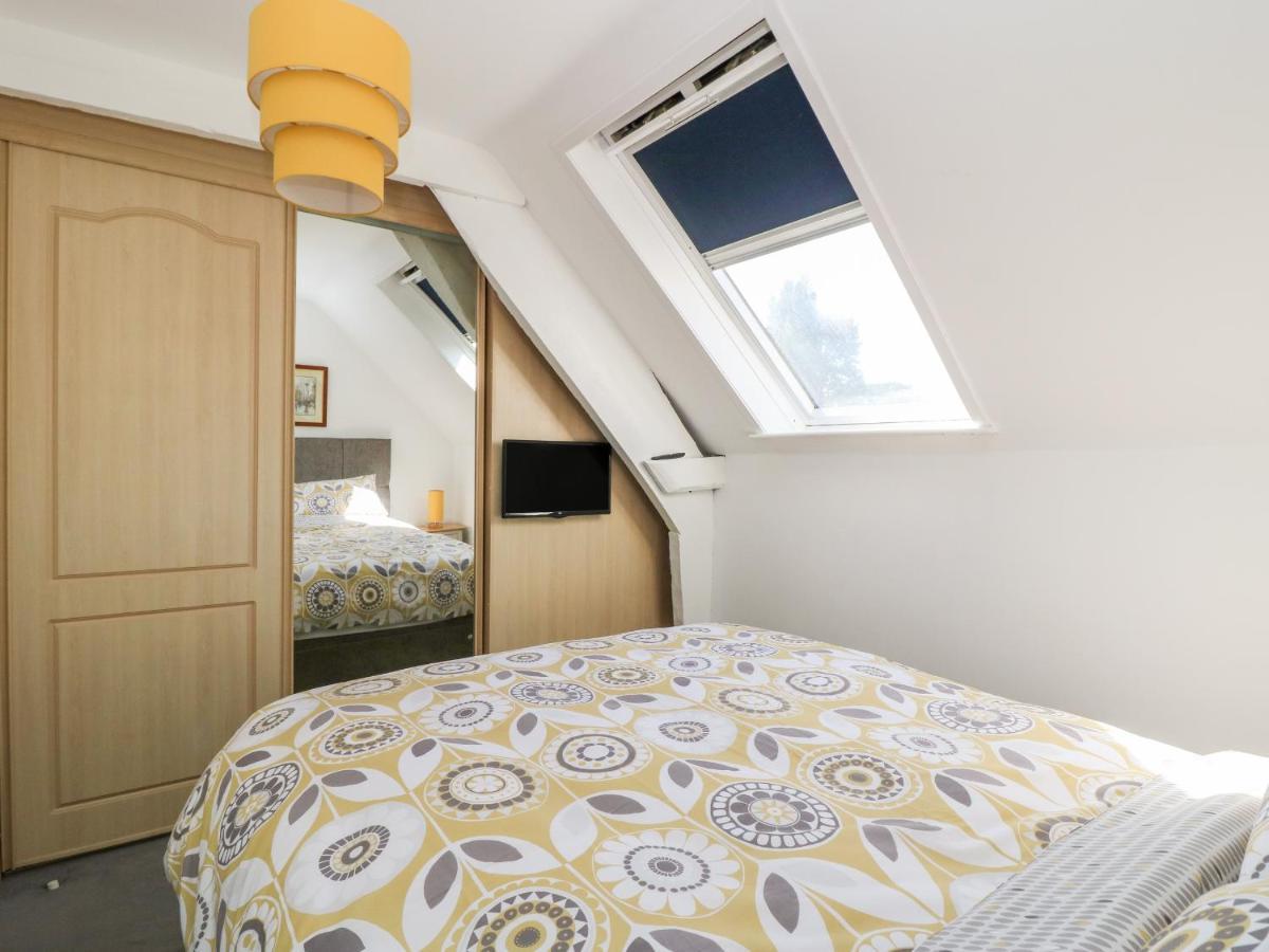 2 Rodgers Mews Apartment Малтън Екстериор снимка
