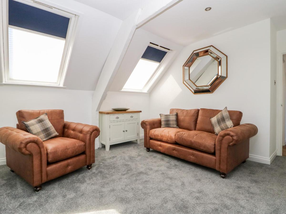 2 Rodgers Mews Apartment Малтън Екстериор снимка
