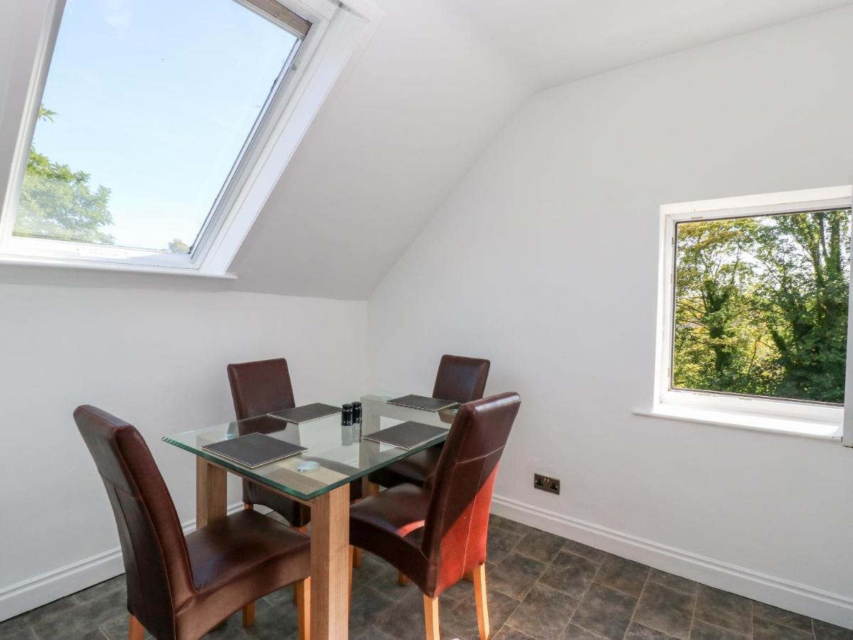 2 Rodgers Mews Apartment Малтън Екстериор снимка