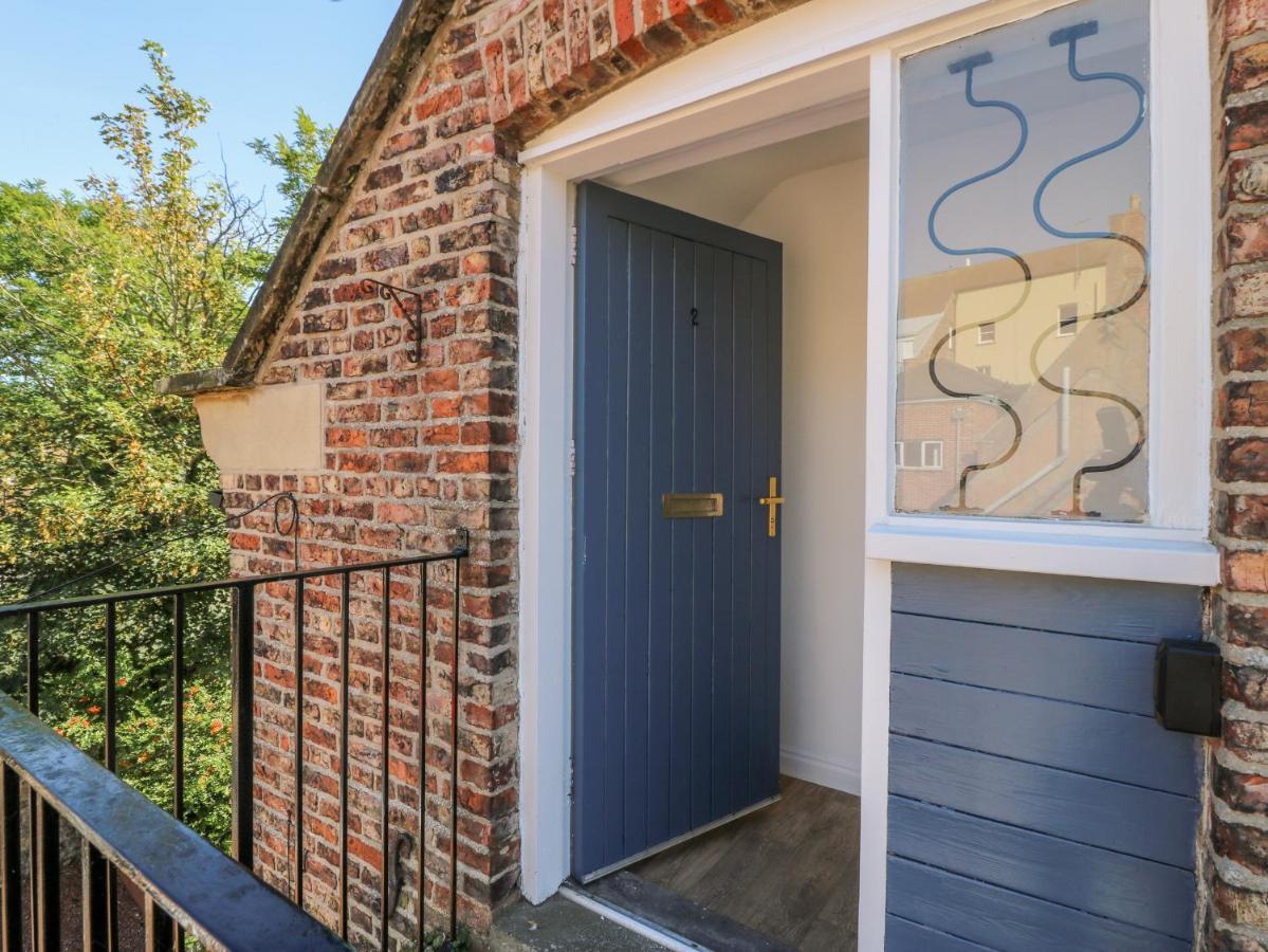 2 Rodgers Mews Apartment Малтън Екстериор снимка