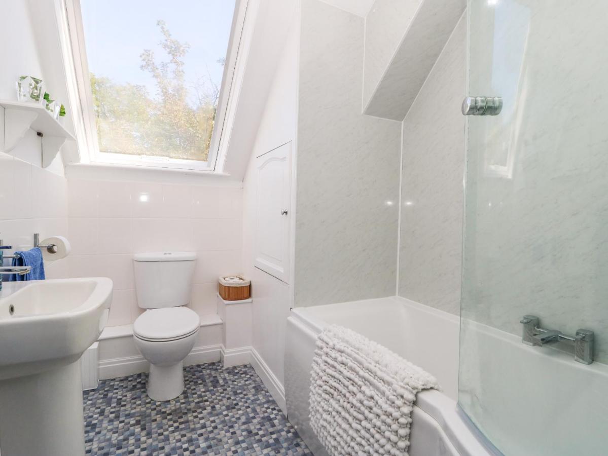 2 Rodgers Mews Apartment Малтън Екстериор снимка
